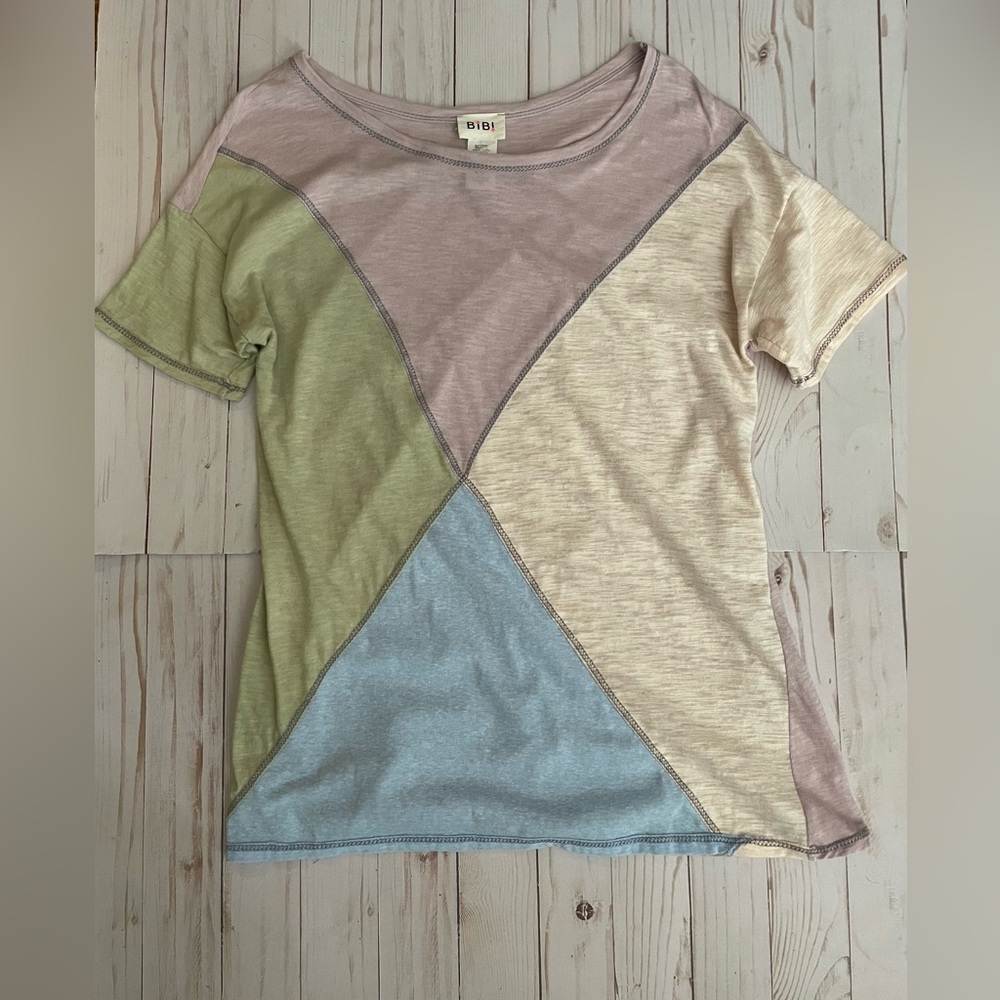 BIBI Multicolor Short Sleeve Shirt. Size Small. Worn once . Excellent Condition.